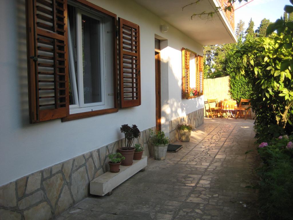 Apartment Bosiljak Єлса Номер фото